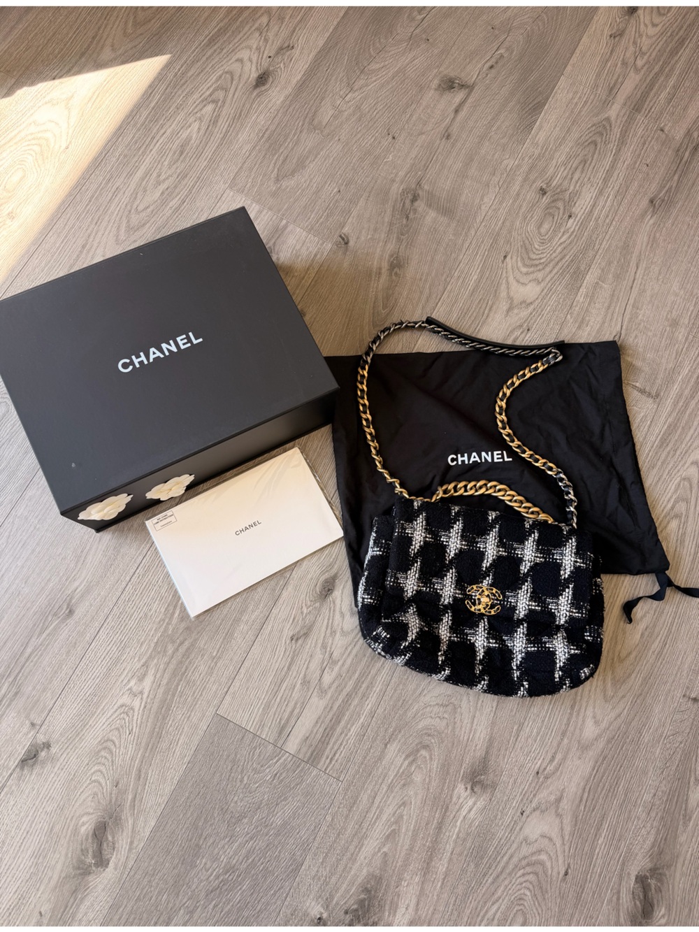 CHANEL 19 Black & White Tweed Bag - Picture 2 of 10